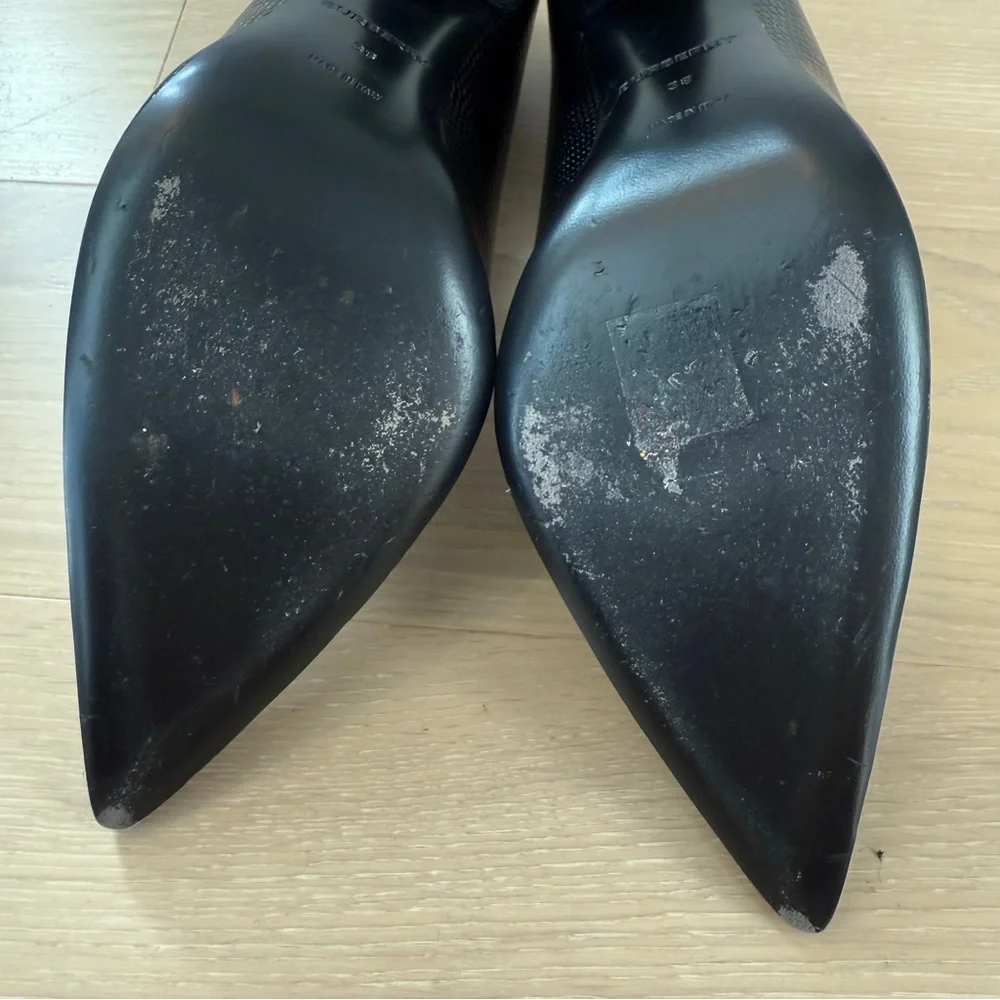 Burberry Lizard-Embossed Black Leather Pumps – Size 38 - Picture 9 of 13